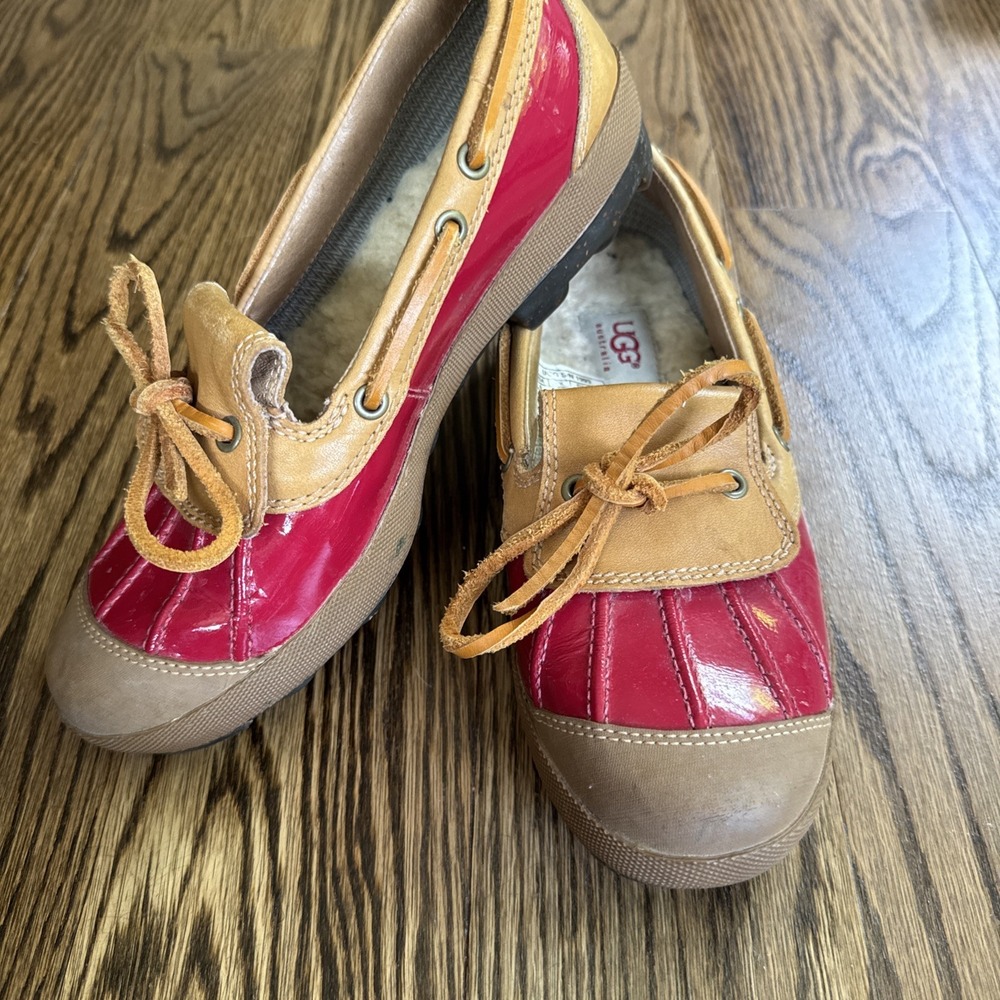 UGG Duck Shoes 6 Waterproof Leather Rain Patent Red Tan Sheepskin Ashdale 1993